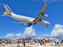 Maho plaža, ostrvo Sveti Martin, Karibi, najopasniji aerodrom