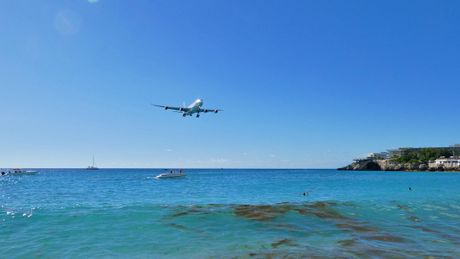 Maho plaža, ostrvo Sveti Martin, Karibi, najopasniji aerodrom