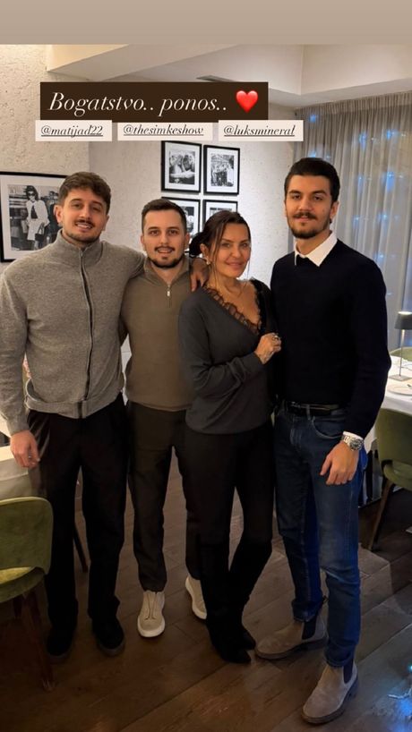 Elena Karić sa sinovima, Elena Karić, sinovi Elene Karić