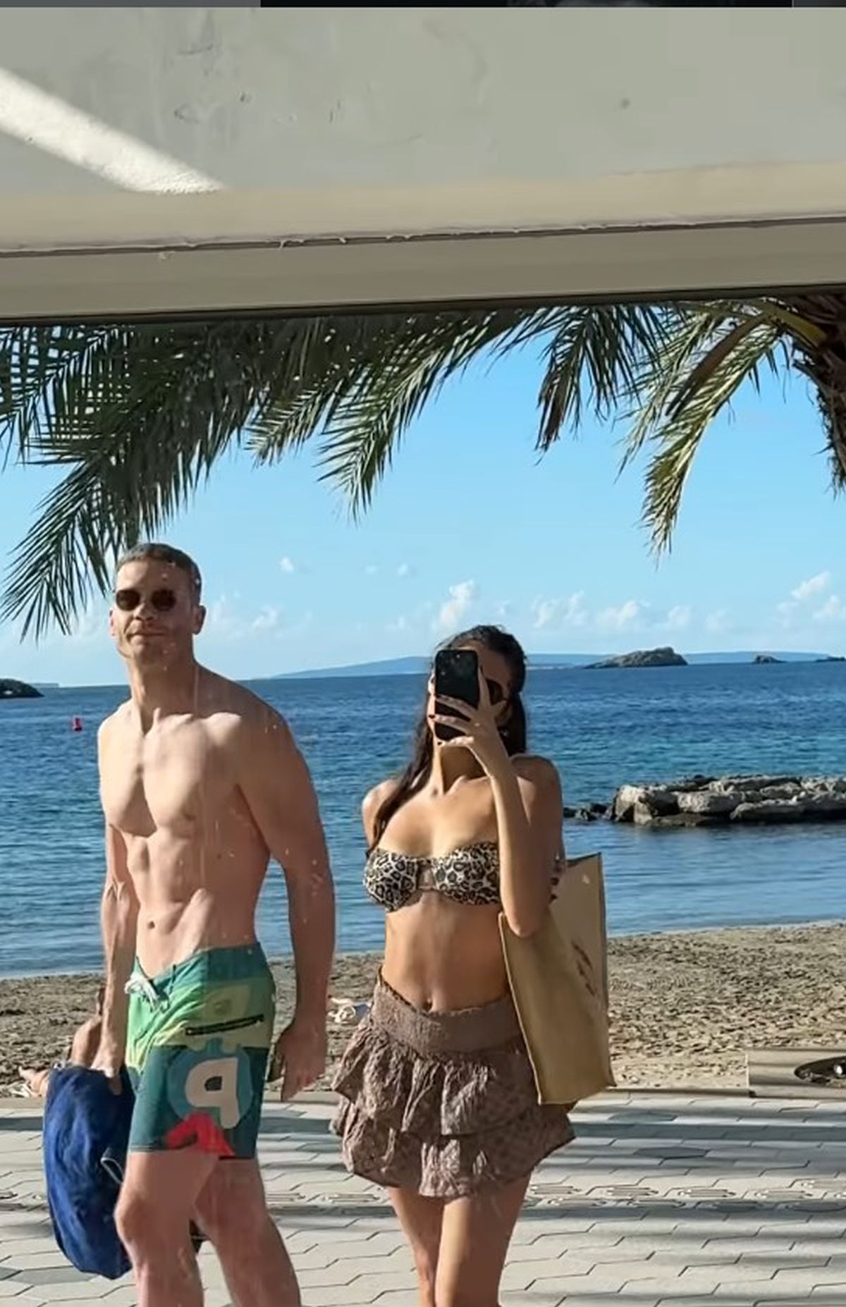 Srpski glumac ne žali za uživanje sa lepom Turkinjom! Za samo 4 noćenja plaća skoro 70.000, baškare se u raju