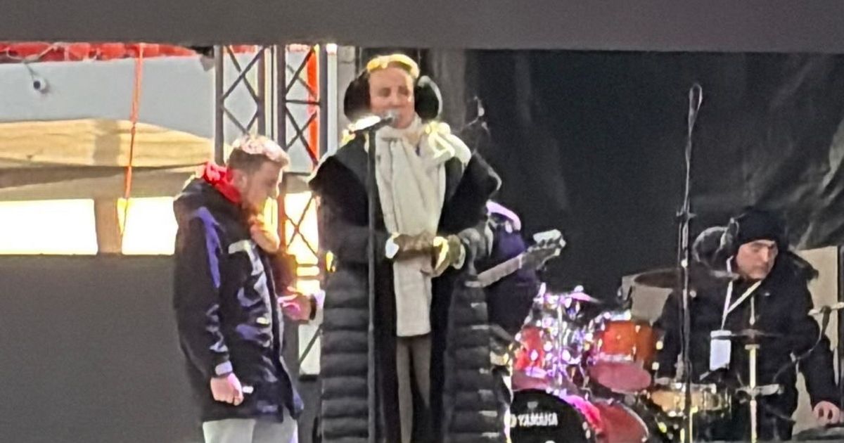 Lepa Brena uhvaćena bez trunke šminke, na ušima nosi OVO: Ovako izgleda pred doček