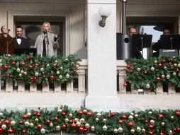 Novogodišnji muzički intermeco na terasi Narodnog pozorišta spojio je klasiku, pop i filmske hitove