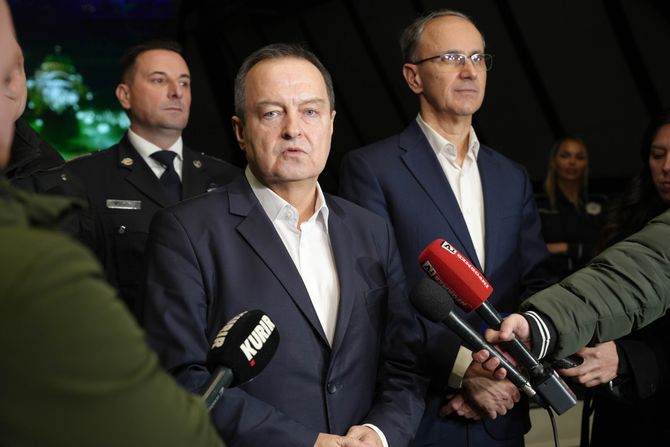 Ivica Dačić, Đuro Macut