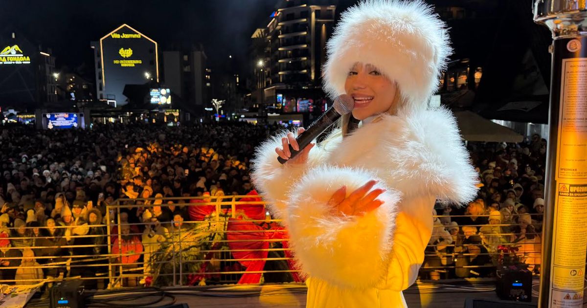 Breskvica "otopila" ledeni Zlatibor! Hiljade ljudi na Trgu, ona ugledala koleginicu i obratila joj se odmah