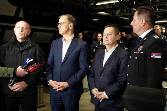 Ivica Dačić, Đuro Macut