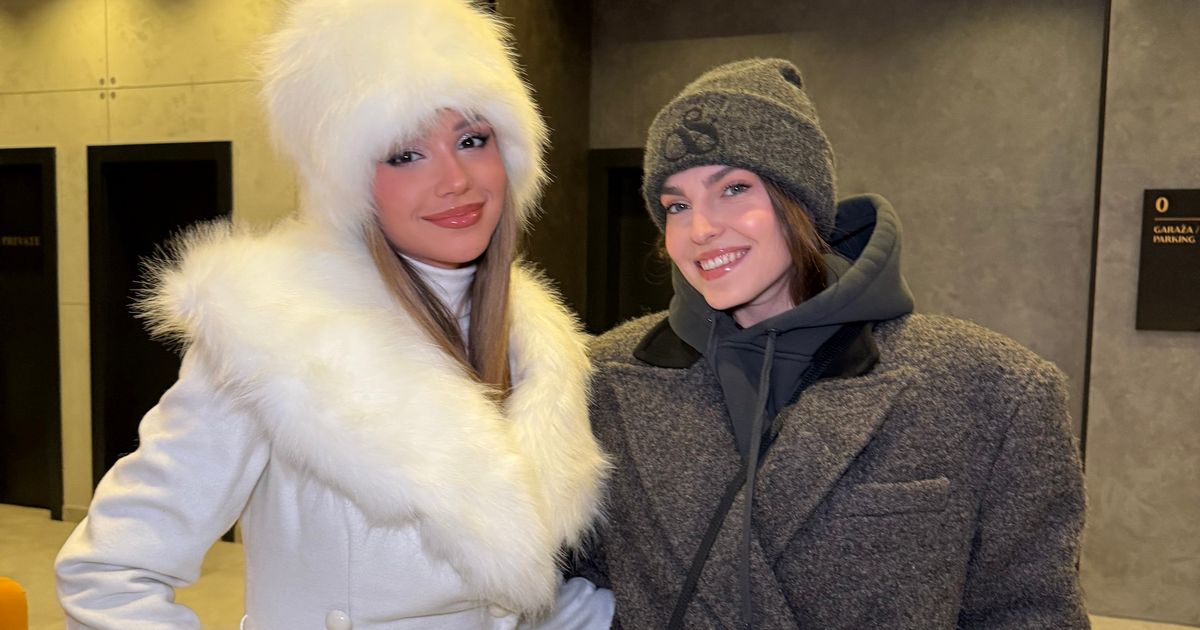 Breskvica kao "snežna kraljica" na Zlatiboru: Džejla Ramović je sačekala pred nastup, kao dve "boginje"