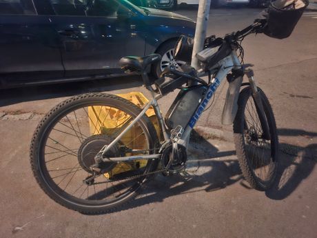 Bicikl, dostava, dostavljač, električni bicikl, Milenija Popovića