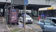 Drama na Novom Beogradu: Beživotno telo na autobuskoj stanici, policija dojurila
