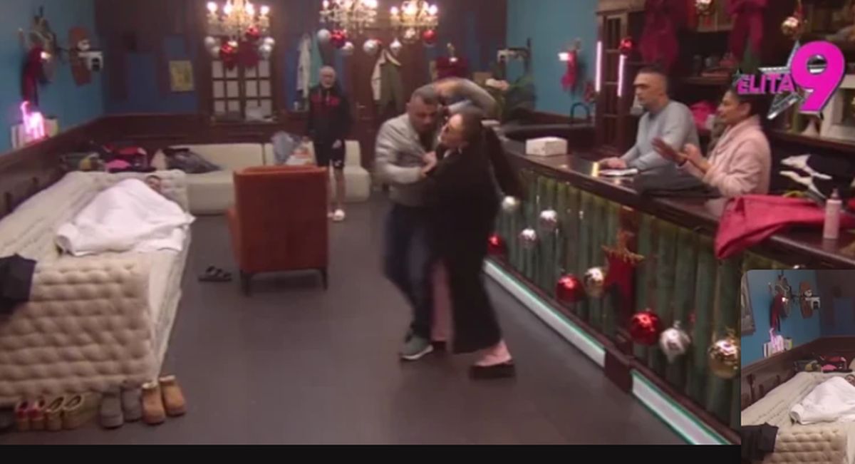 Karambol u Eliti! Bora u fizičkom sukobu sa ovom cimerkom: Razdvajalo ih obezbeđenje, evo kako se završilo