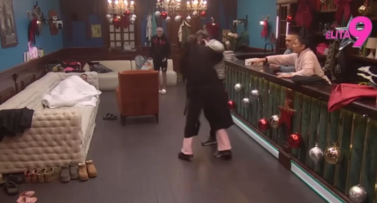 Karambol u Eliti! Bora u fizičkom sukobu sa ovom cimerkom: Razdvajalo ih obezbeđenje, evo kako se završilo