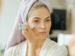 Nega lica, žena, kupatilo, krema za lice, umivanje