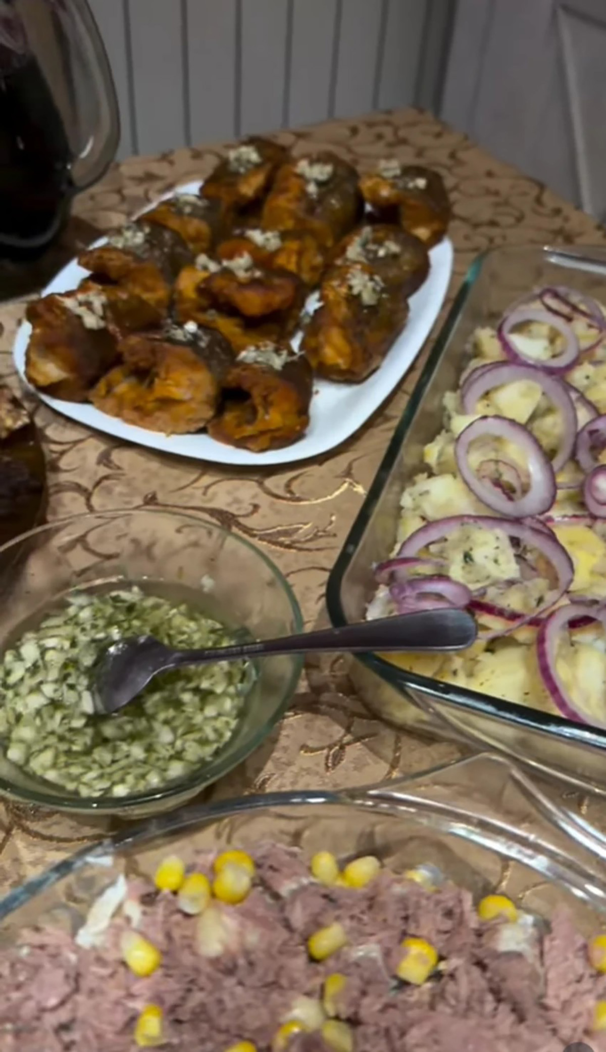 Anđela za Badnji dan otišla kod svojih: Đuričićeva ovako proslavlja sa roditeljima, nazdravlja sa ocem uz vino