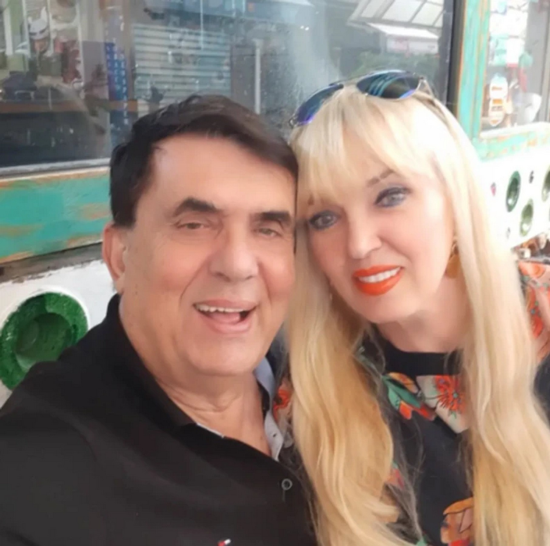 "Ginekolog je rekao da moja žena promeni petla" Muž naše pevačice šokirao izjavom o potomstvu: "Nije se dalo"