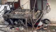 Čudo na Badnji dan: Automobil sleteo niz obalu i udario u kuću, svi putnici ostali živi!