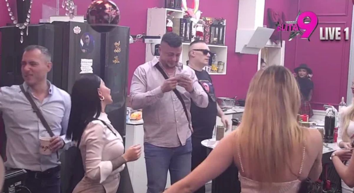 Terza se raspao na komade kada je čuo ovu pesmu: Ljubi Barbarinu sliku i plače kao kiša zbog ovih stihova