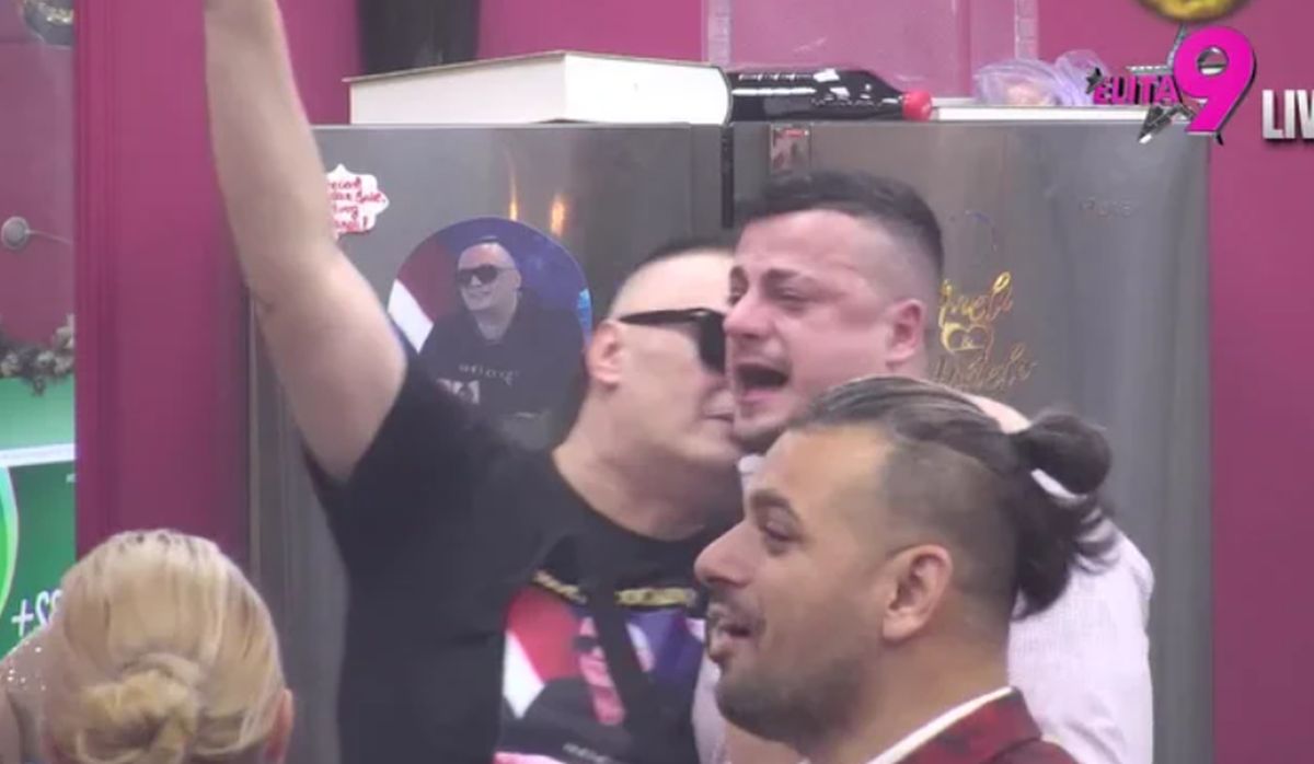 Terza se raspao na komade kada je čuo ovu pesmu: Ljubi Barbarinu sliku i plače kao kiša zbog ovih stihova