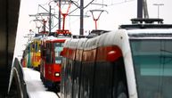 Nezgoda na Bulevaru kralja Aleksandra: Autobus se otkačio sa šlepa i zakucao u tramvaj
