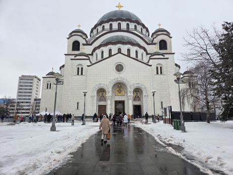 Hram Lomljenje česnice