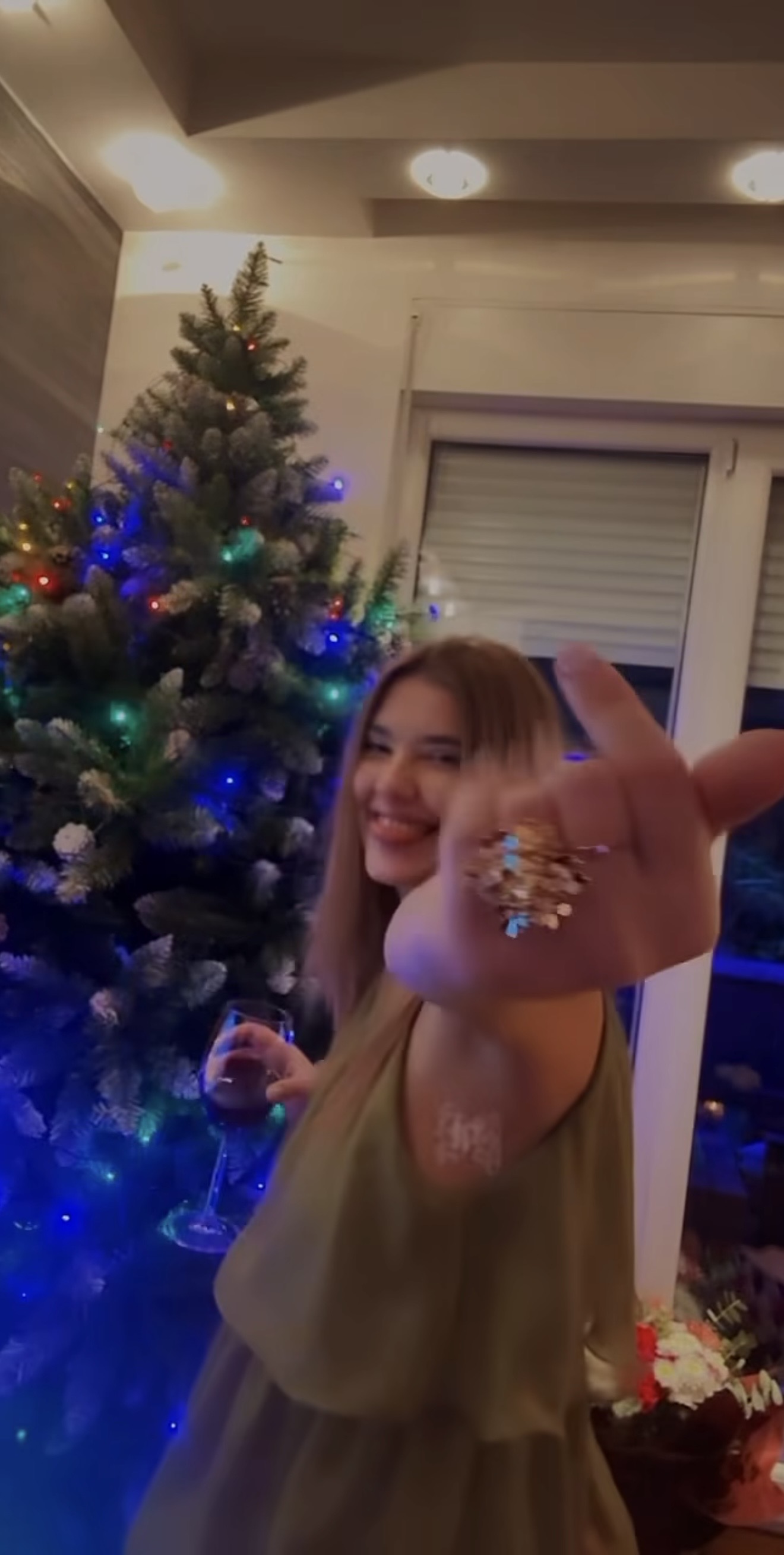 Podelila video nakon veridbe, a pored grudi flaster: Kija Kockar otkrila šta joj se dogodilo - "Krvarila sam"