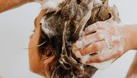 Jednostavan recept za dubinsko čišćenje kose kod kuće: Kako i koliko često koristiti sodu i regenerator