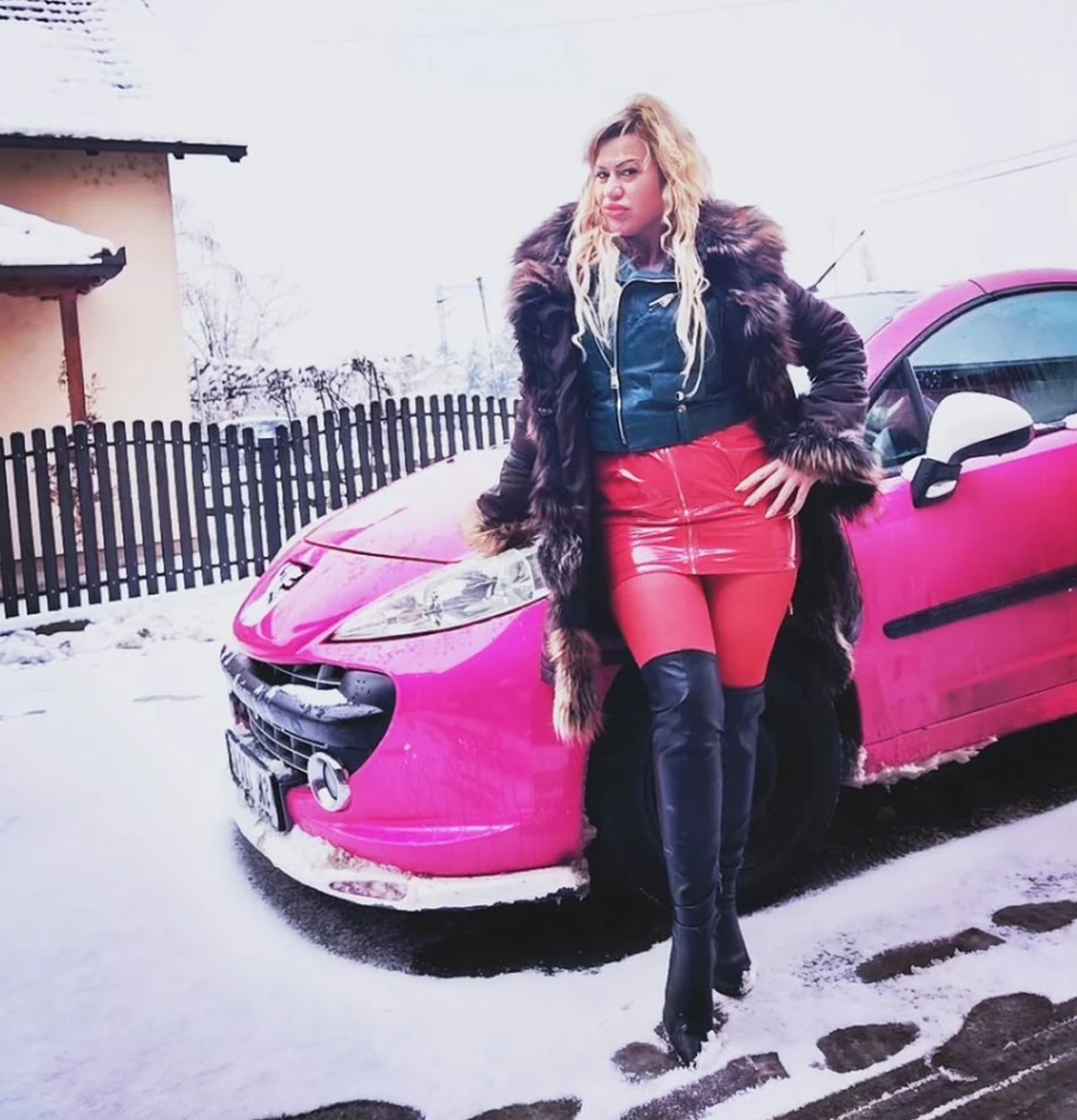 Rijaliti učesnica živi bajku - ima roze kuću i auto! Uradila estetski zahvat, svi misle da je preterala u ovom