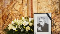 Održana komemoracija povodom smrti Dejana Đurovića: Bio je simbol šarma, odmerenosti i lepote govora