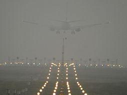 Boeing 737 sletanje, magla