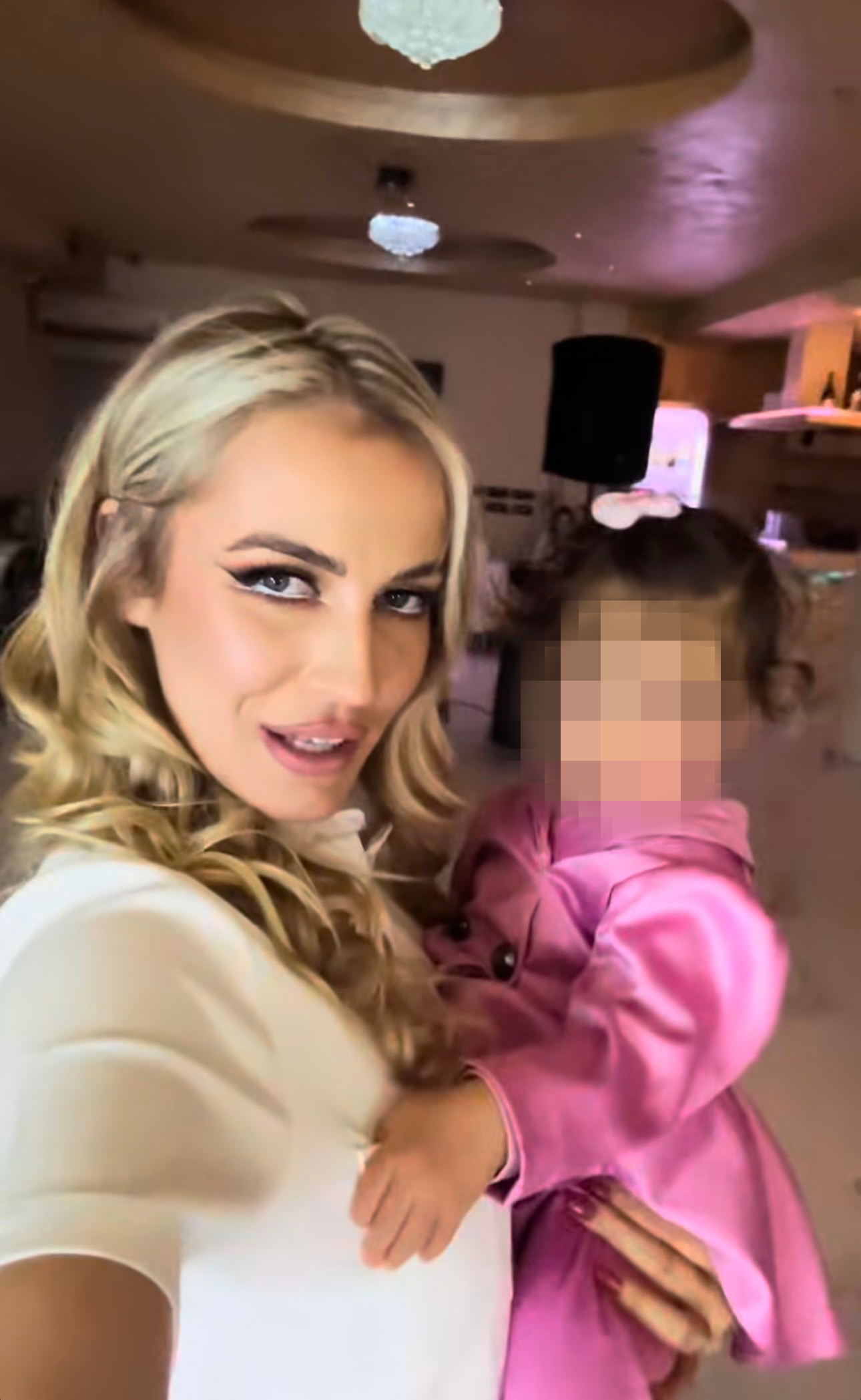 "Pravi žrtvu od sebe" Rijaliti učesnica posle skandala na krštenju potkačila Terzu: Stala u odbranu Milici