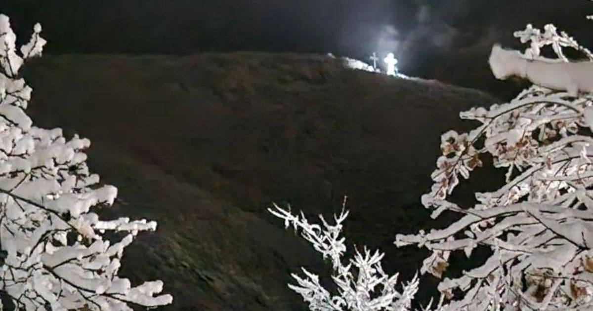 Monahinje u 2 noću snimile nestvarnu scenu na KiM: Probudila ih snažna svetlost iznad manastira, a onda...