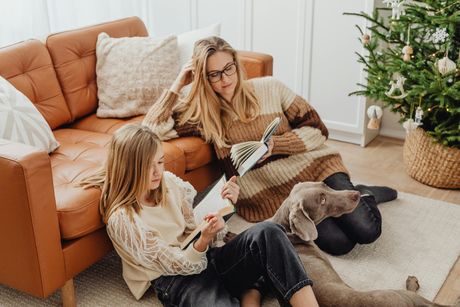 mama, ćerka, žena, knjiga, dom, kuća, raspust