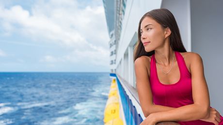 costa kruzer, devojka