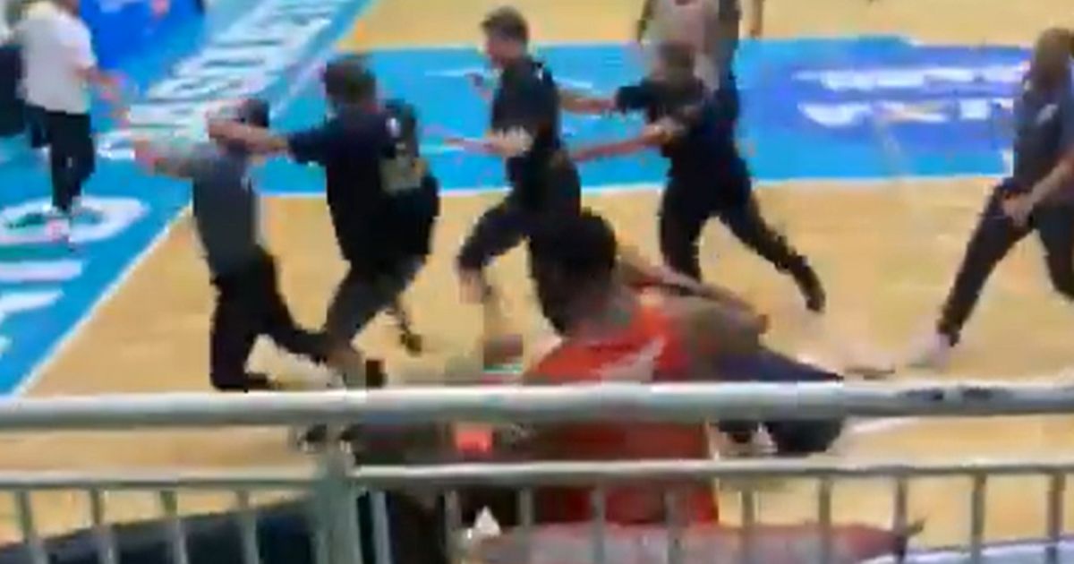Skandal: Košarkaški sudija brutalno pretučen posle utakmice Prve lige, pojavili se jezivi snimci nasilja