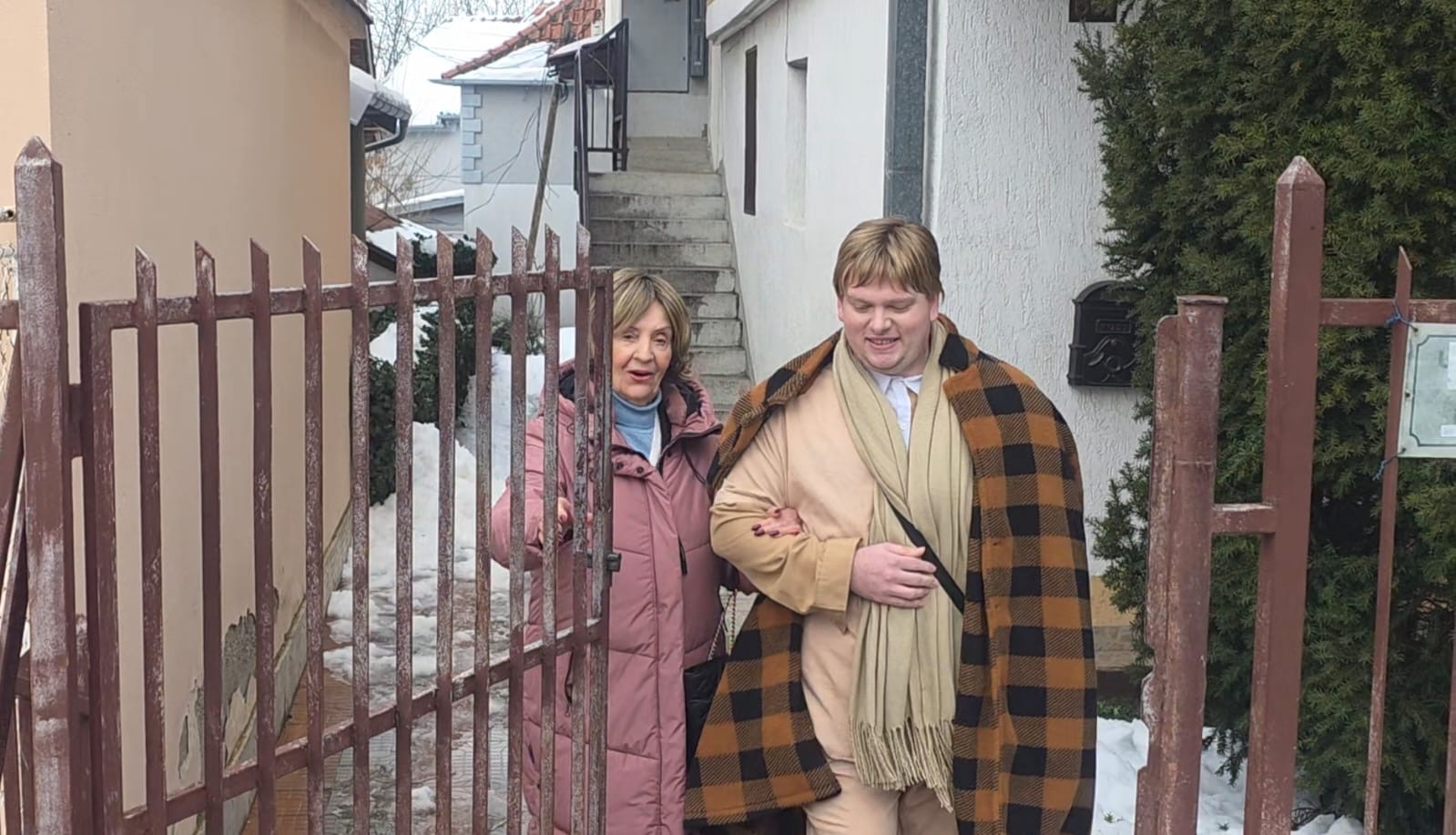 Kuća legendarne pevačice (86) otišla na doboš zbog kockarskih dugova? Prodata za milion, hteo je Kristijan