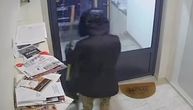 Pažnja, čuvajte svoje stvari: Lopov u Zemunu upao u zgradu i ukrao neverovatnu stvar