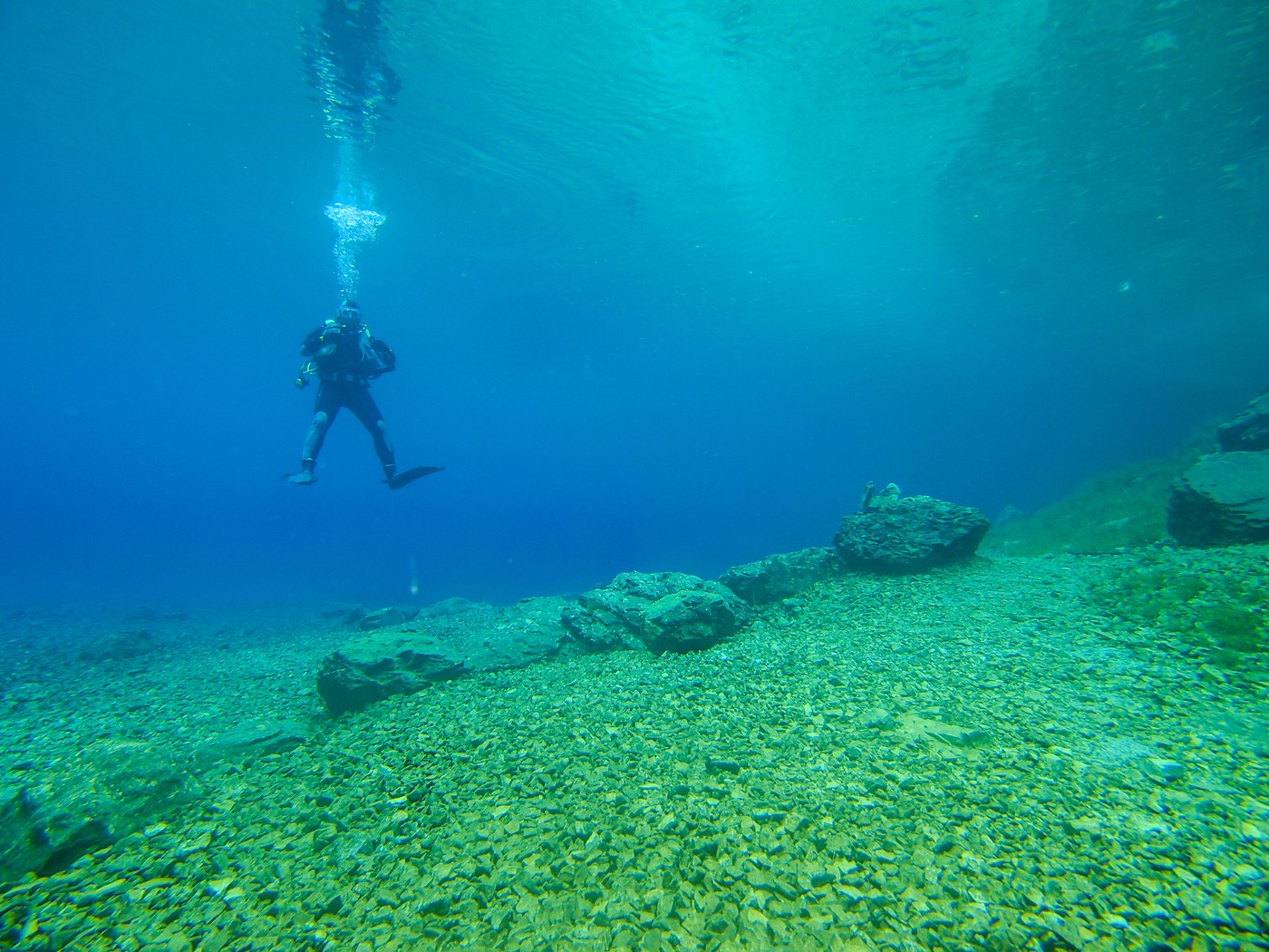 PRONAĐENI OSTACI DREVNOG MONSTRUMA Tinejdžer zaronio u more i ugledao nešto neverovatno, snimak sve oduševio