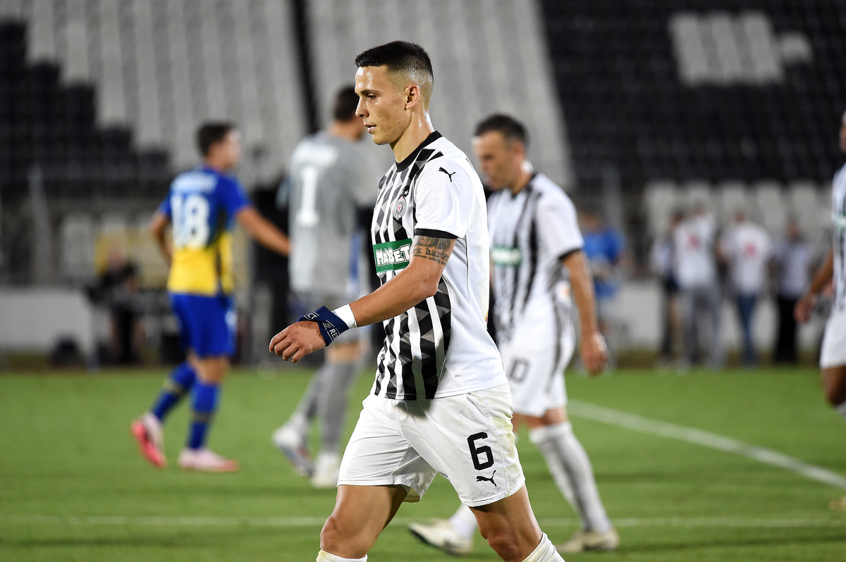 Bivši štoper Partizana grabi ka tituli: Nesuđeni špic Zvezde ga pogurao sa 2 gola u veoma bitnom meču