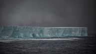 Najveći ledeni breg na svetu PROMENIO BOJU, naučnici izdali dramatično upozorenje: "KRAJ JE SVE BLIŽE"