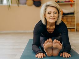 starija žena, vežbanje, trening, treniranje, joga
