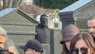 Misteriozni muškarac sav u crnom na Arkanovom pomenu: Prekrio celo lice, sve vreme stajao iza njegovih leđa