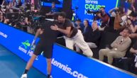 Snimak koji obilazi ceo svet: Federer prekinuo meč kada je video Đokovića, pa oduševio potezom