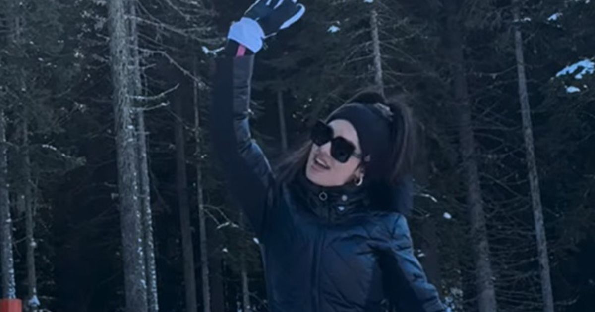 Tanja Savić broji godine unazad! Oglasila se sa planine: Grmi u kombinezonu, struk i obline u prvom planu