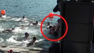 Frka na plivanju za Časni krst u Beogradu: Svi gledali nemilu scenu, došlo je do guranja i OTIMANJA u finišu