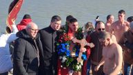 Ledena voda i - 5°C nisu sprečili ove heroje da plivaju za Časni krst! U Grockoj pobedu odneo mladi Aleksa