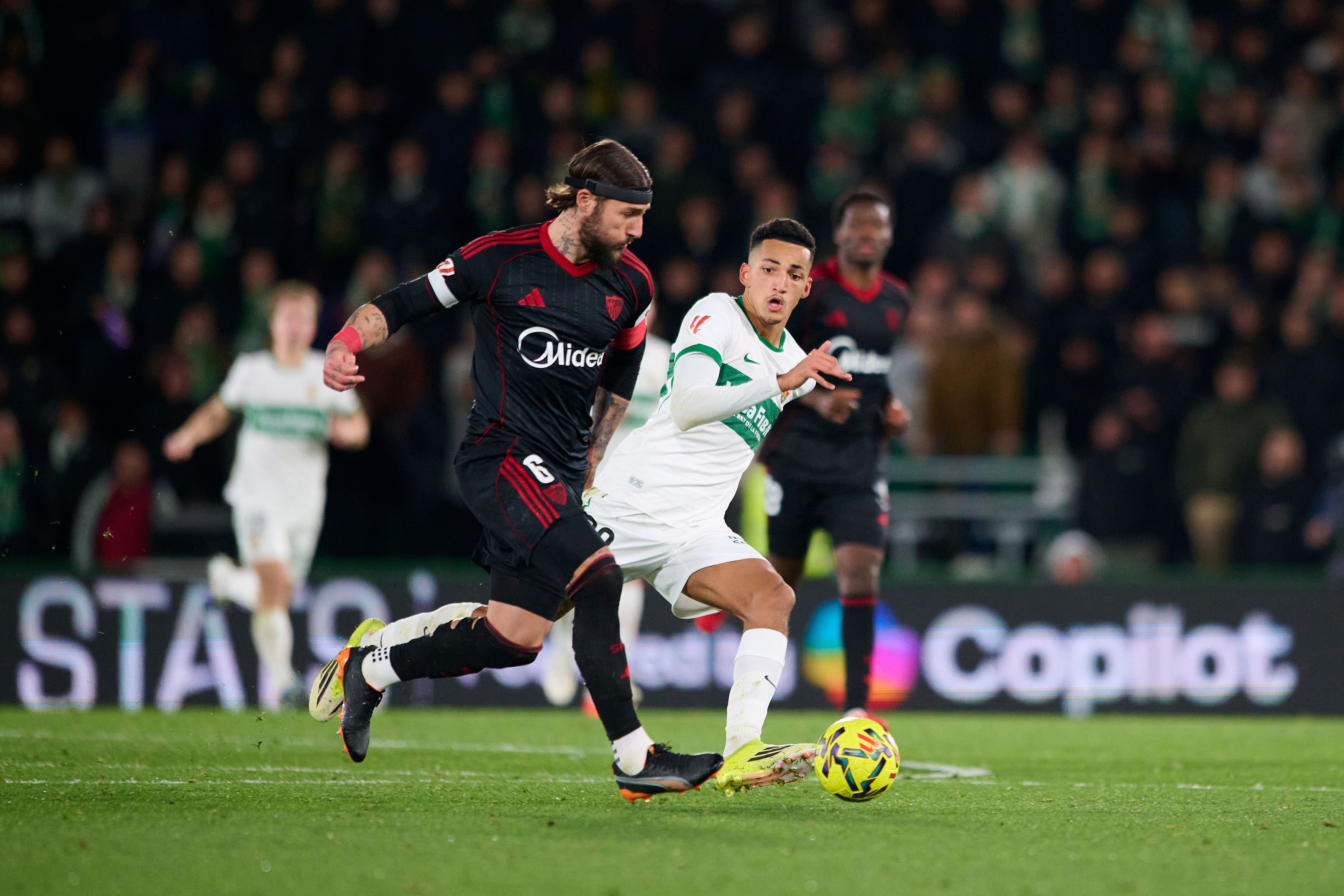 Brojali evropske trofeje u 21. veku, Sevilja i Srbin pred ispadanjem u drugu ligu posle gola u 99. minutu