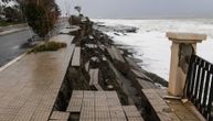 Nevreme razara Italiju: Talasi visoki i do 8 metara, voda odnela groblje, više od 20 kovčega palo u provaliju!