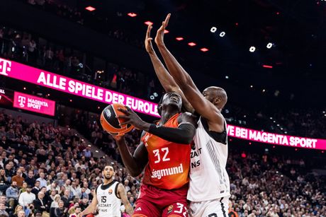 Tonje Džekiri, KK Bajern - KK Partizan