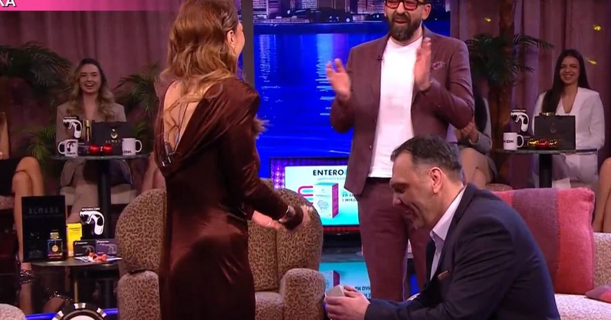 Kasper zaprosio Minu Kostić u emisiji uživo! Izvadio dijamantski prsten, pevačica rekla "DA"