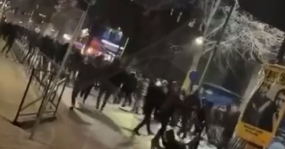 Haos u Malmeu pred meč Zvezde! Delije u brutalnoj tuči na ulicama grada, ovo su prvi snimci!