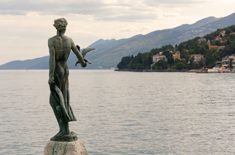 Opatija, Hrvatska, Devojka sa galebom, statua