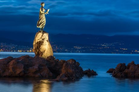 Opatija, Hrvatska, Devojka sa galebom, statua